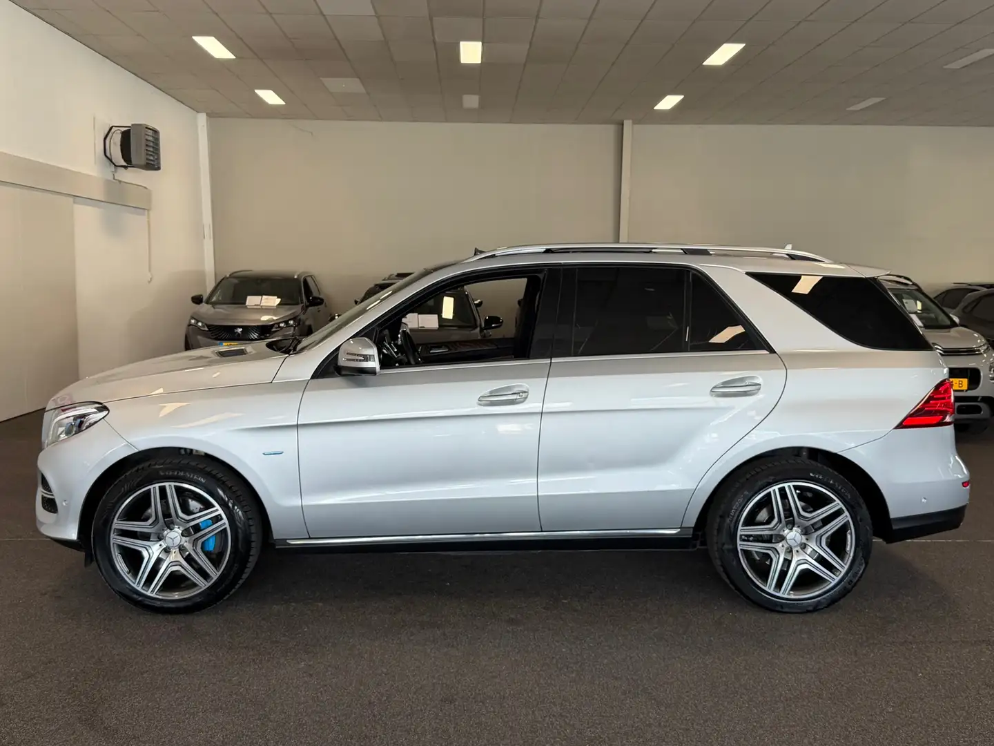 Mercedes-Benz GLE 500 e 4MATIC AMG|NAVI|CAMERA|PANO|LEER Grau - 2