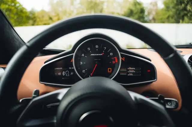 Mclaren MP4-12c view 14