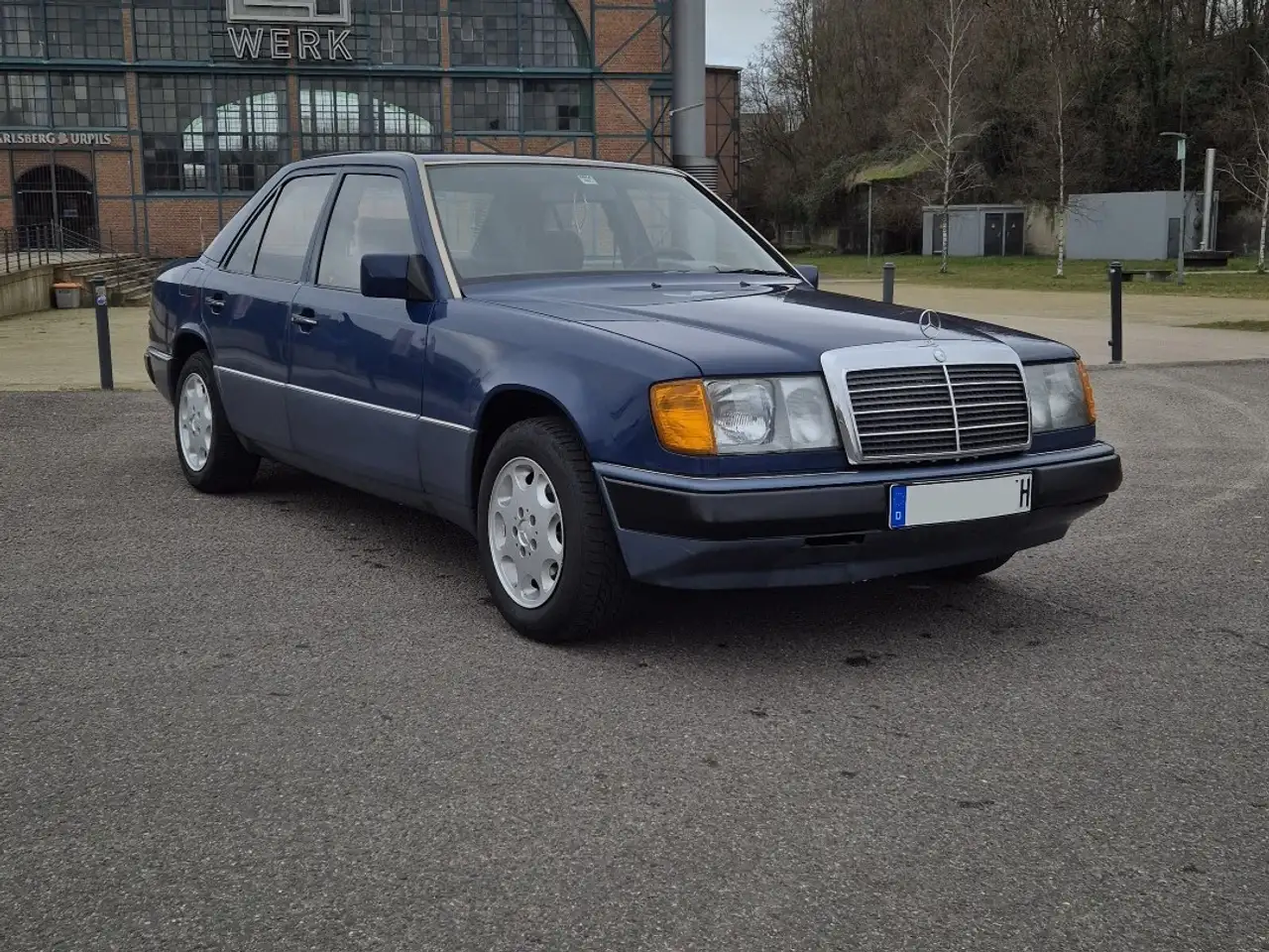 Mercedes-Benz E 230