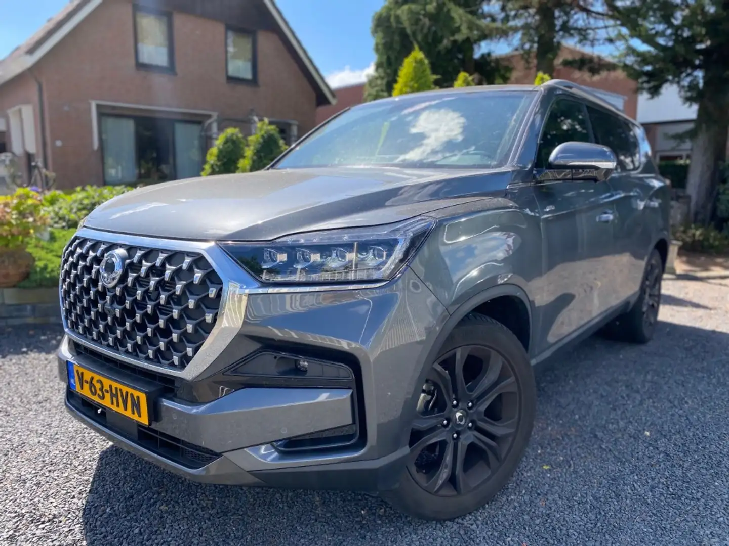 SsangYong Rexton 2.2e-XDi Titanium Plus Pack 4WD NU MEER DAN 20.000 Grijs - 1
