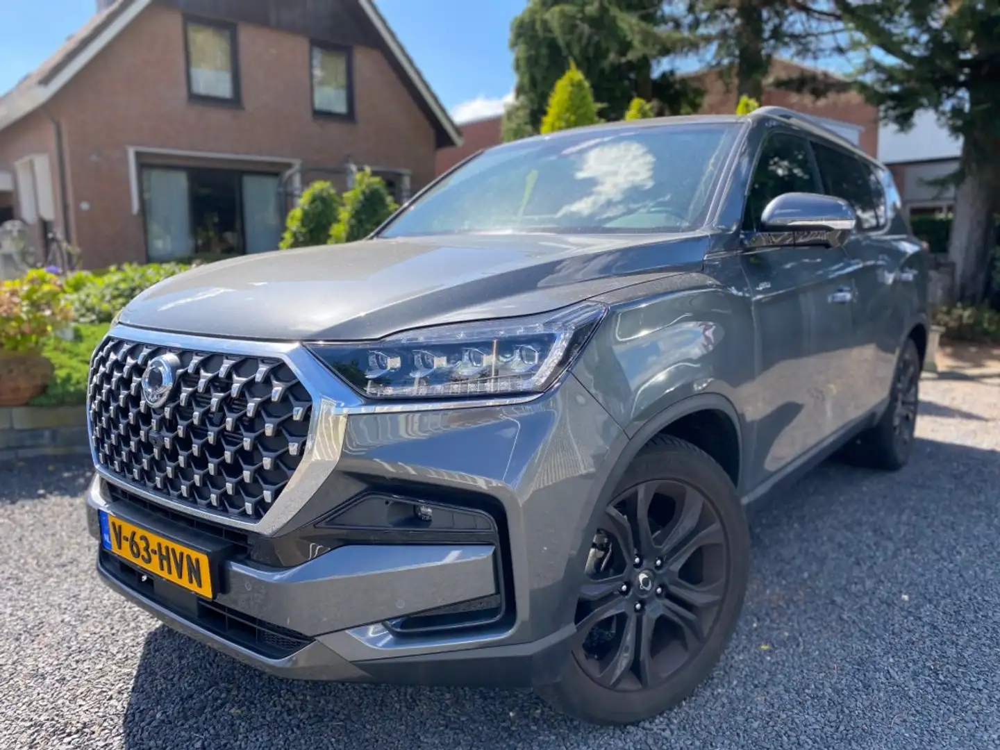 SsangYong Rexton 2.2e-XDi Titanium Plus Pack 4WD NU MEER DAN 20.000 Grijs - 2