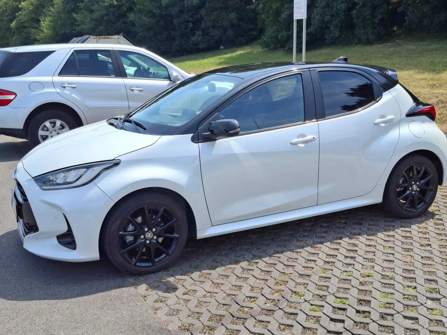 Toyota Yaris Yaris 1,5 VVT-i Hybrid Style Style Weiß - 2