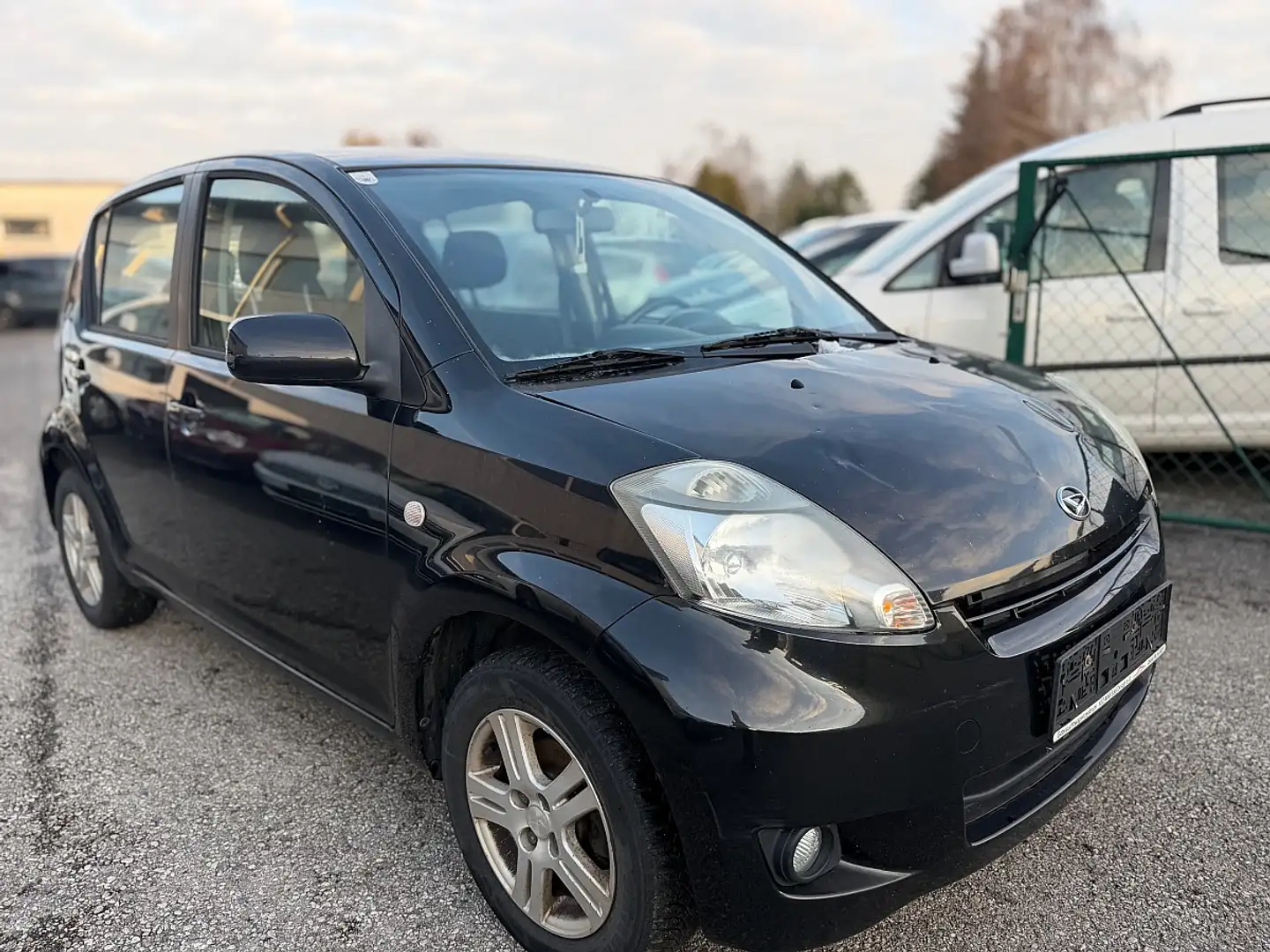 Daihatsu Sirion 1,0 Top Schwarz - 2