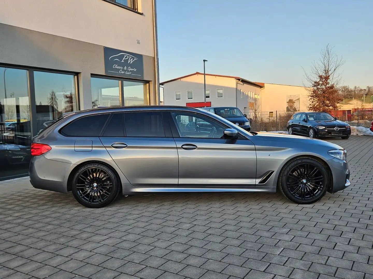 BMW 520 d Touring M Sport, HUD, Rückfahrkamera,LED Grau - 2