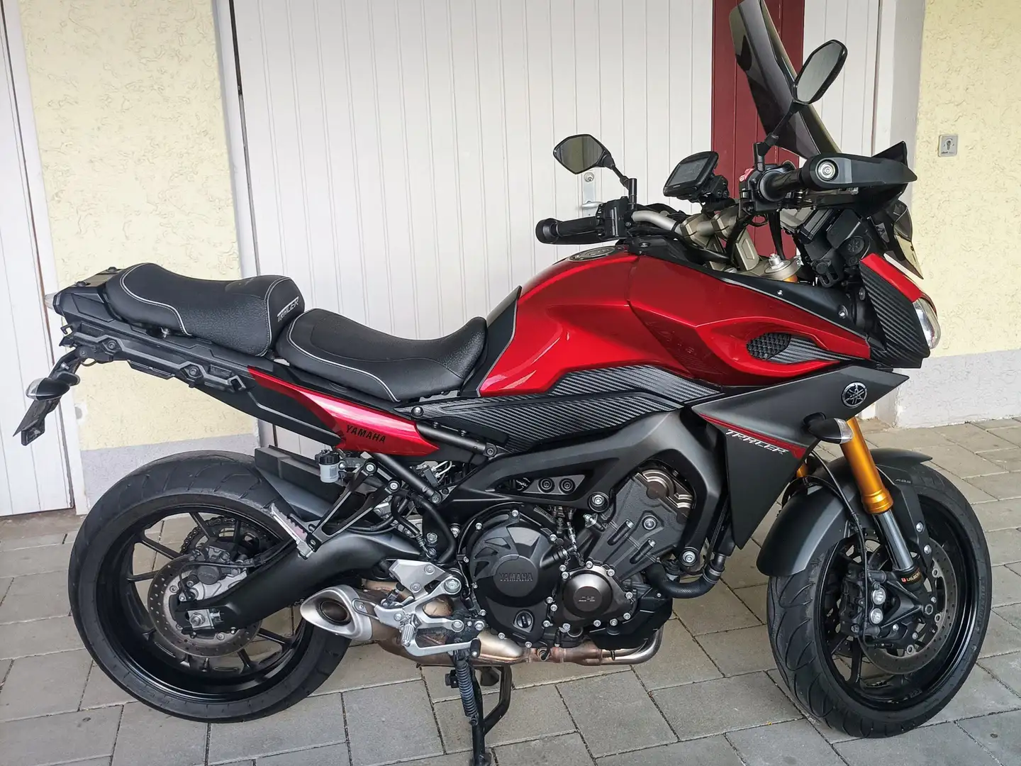 Yamaha MT-09 Tracer Red - 1