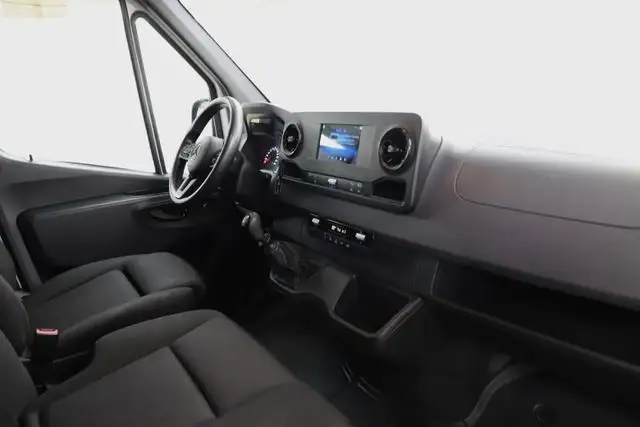 Mercedes-Benz Sprinter view 10
