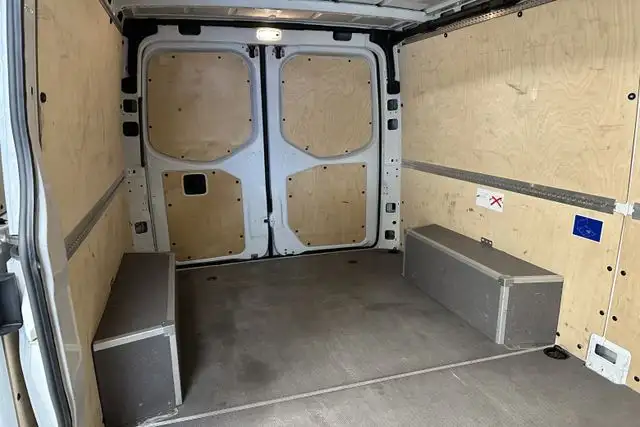 Mercedes-Benz Sprinter view 6