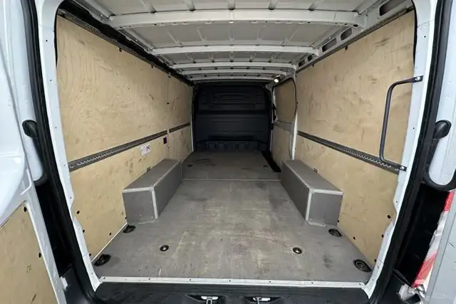 Mercedes-Benz Sprinter view 5