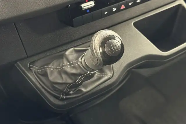 Mercedes-Benz Sprinter view 14