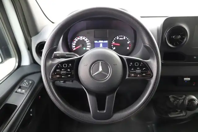 Mercedes-Benz Sprinter view 11