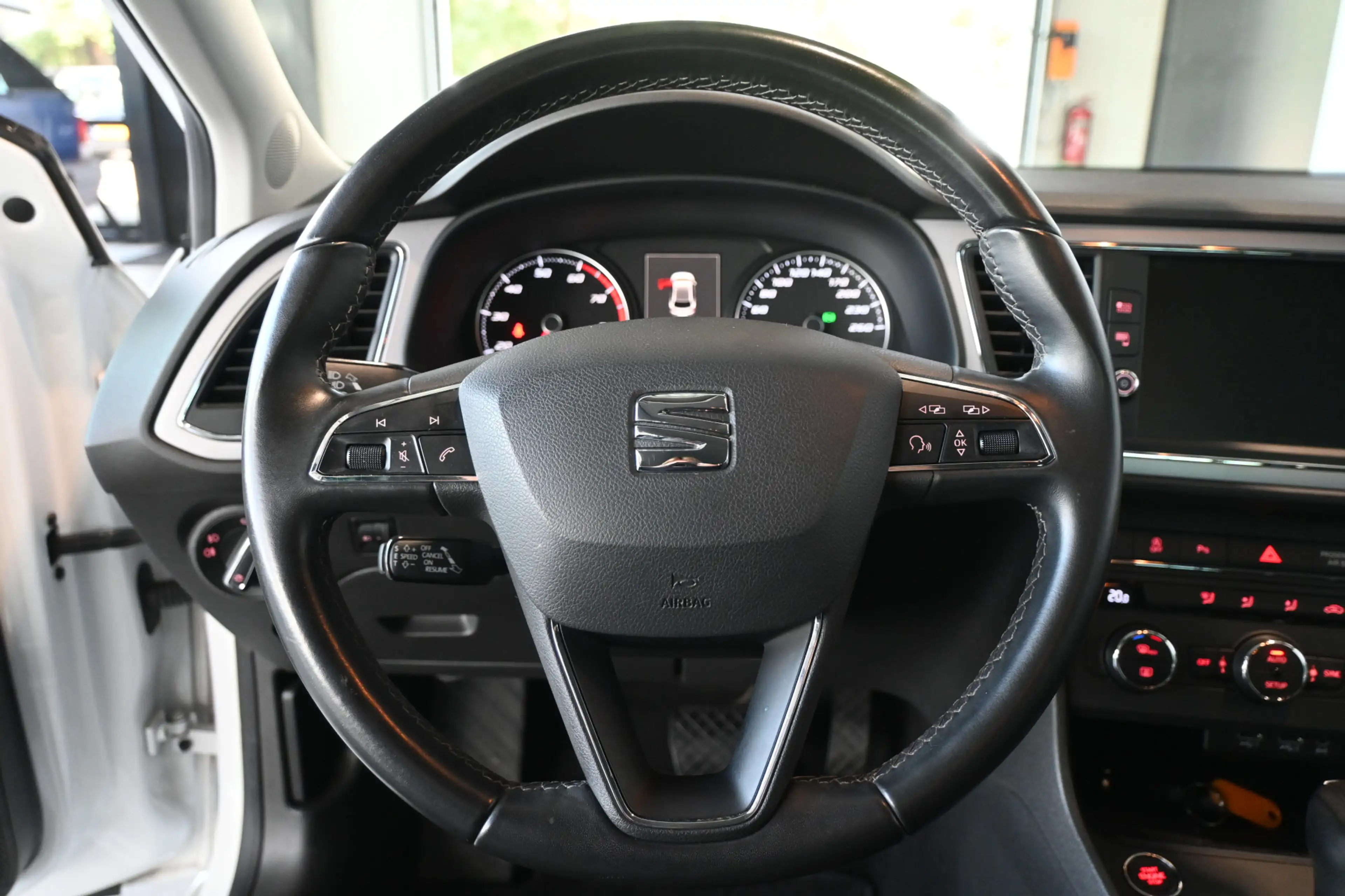SEAT Leon 1.0 EcoTSI Automaat Style Business Intense Clima C — photo 5