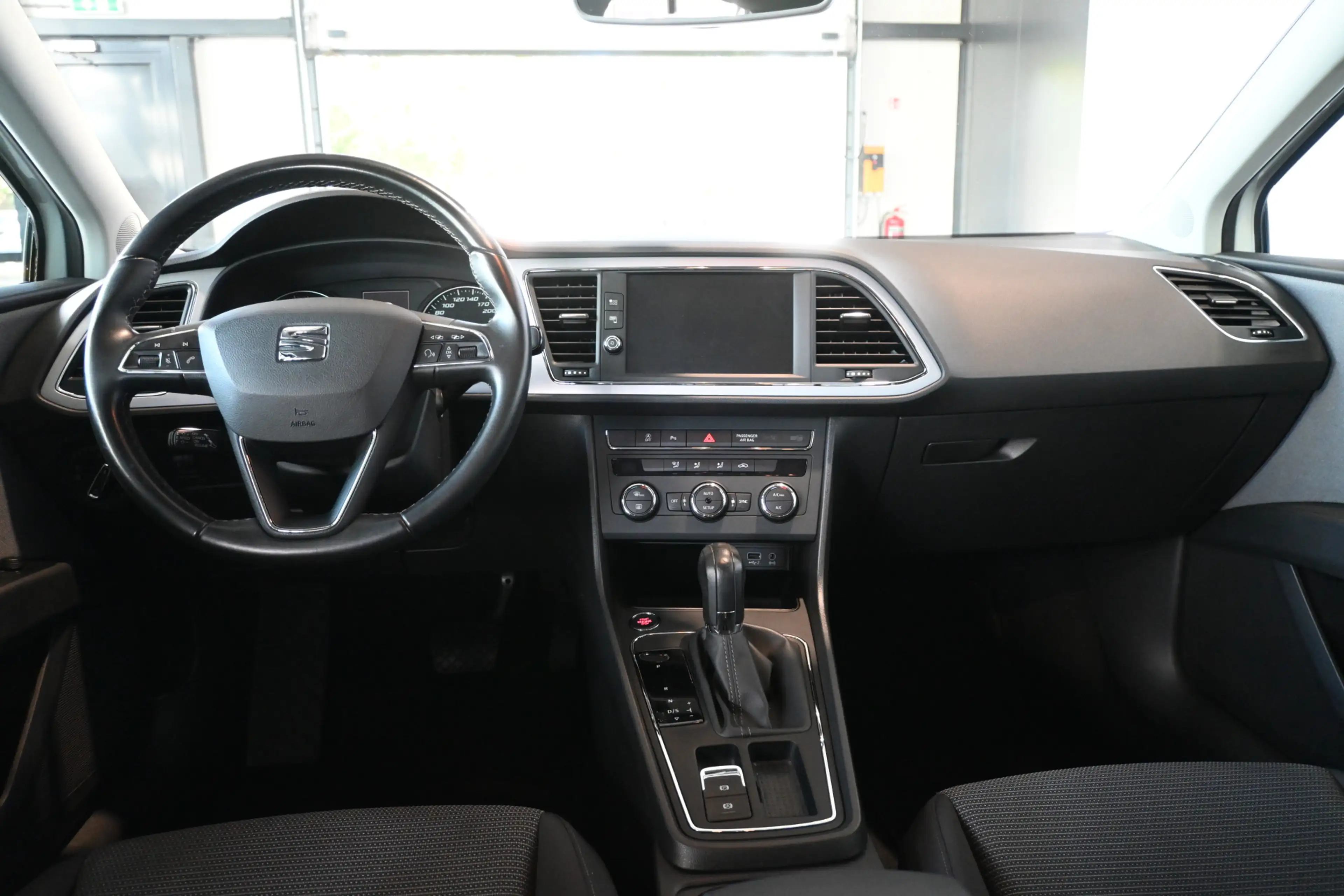 SEAT Leon 1.0 EcoTSI Automaat Style Business Intense Clima C — photo 2