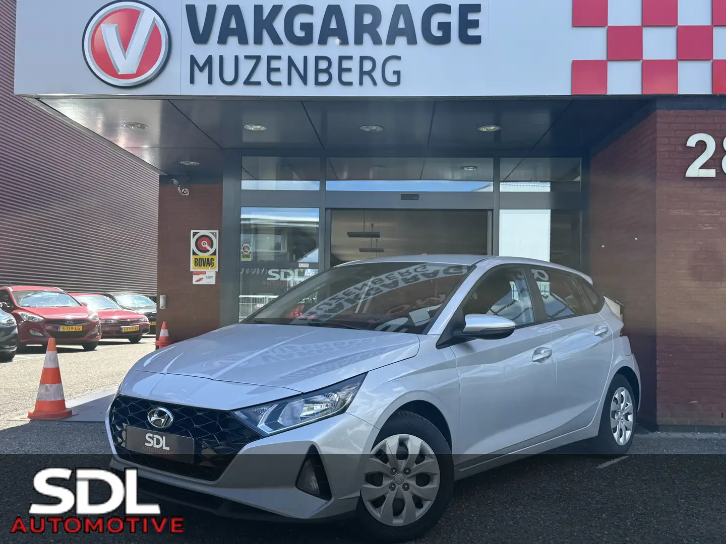 Hyundai i20 1.0 T-GDI Comfort 100PK!! // AIRCO // CLIMA // CAM Zilver - 1