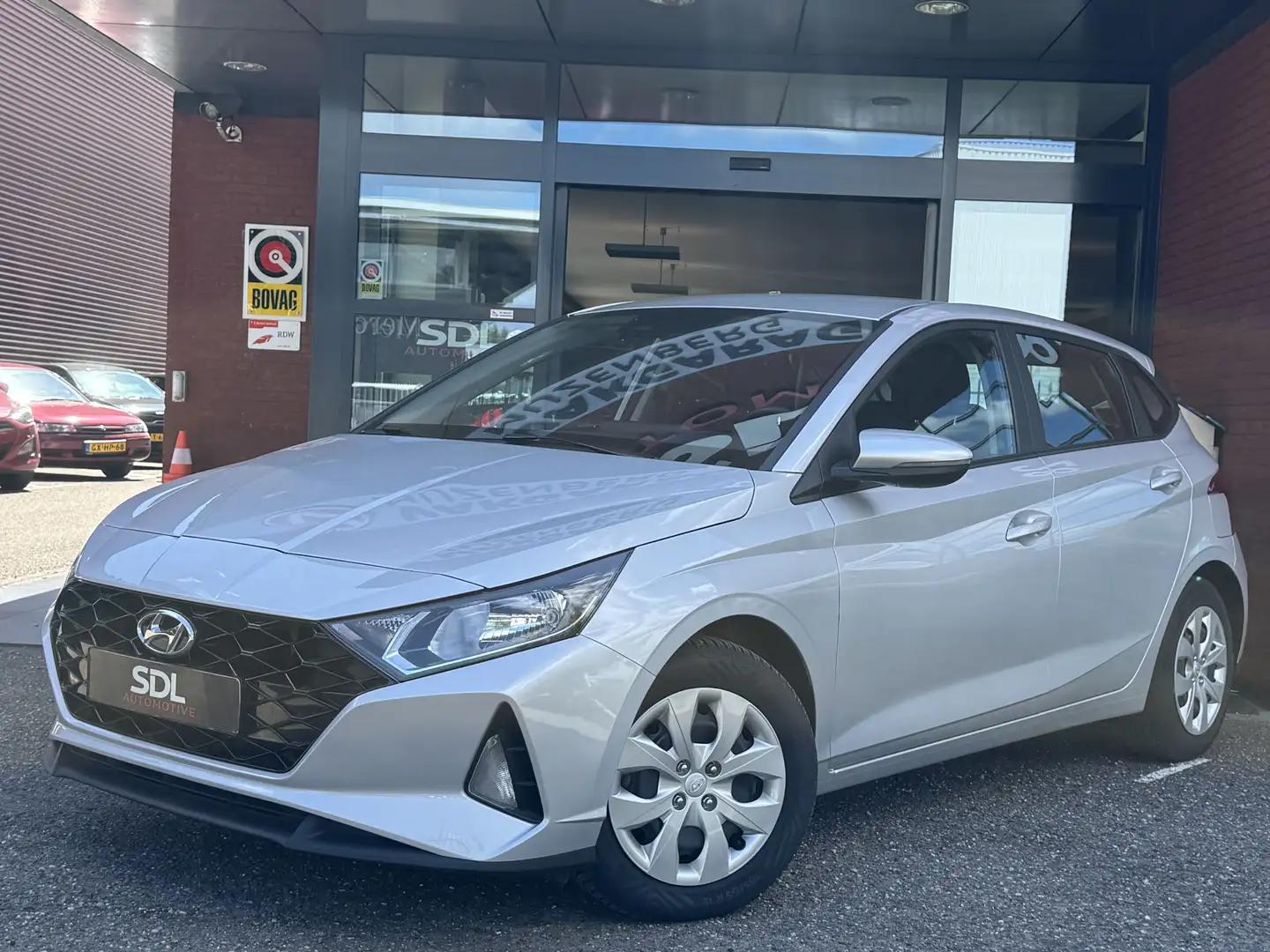Hyundai i20 1.0 T-GDI Comfort 100PK!! // AIRCO // CLIMA // CAM Zilver - 2