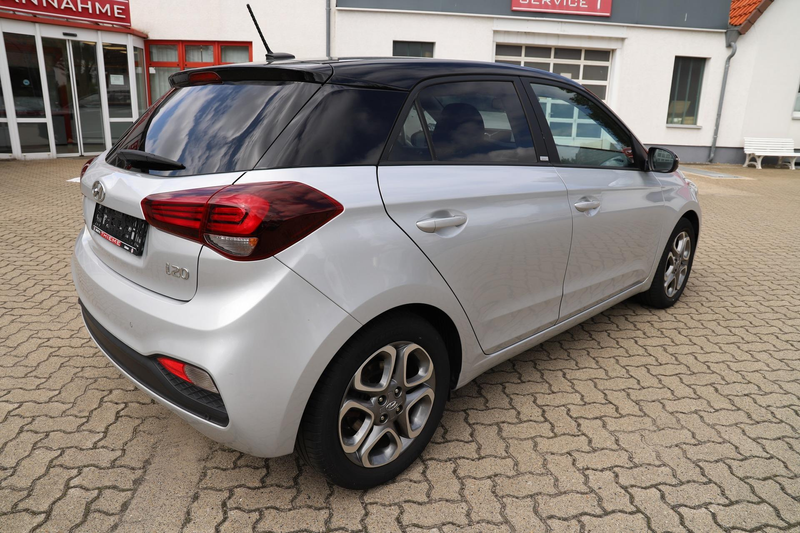 Hyundai i20 1.0l 101PS Automatik YES! Plus - NAVI/RFK/PDC/S... — photo 3