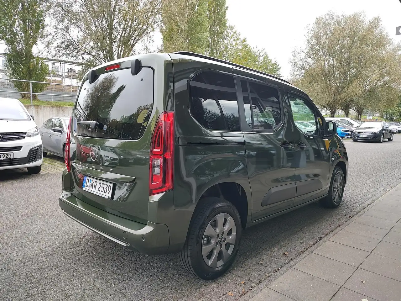 Opel Combo Life 1,5 Combo Life NAVI R-Kamera Allwetterreifen 4