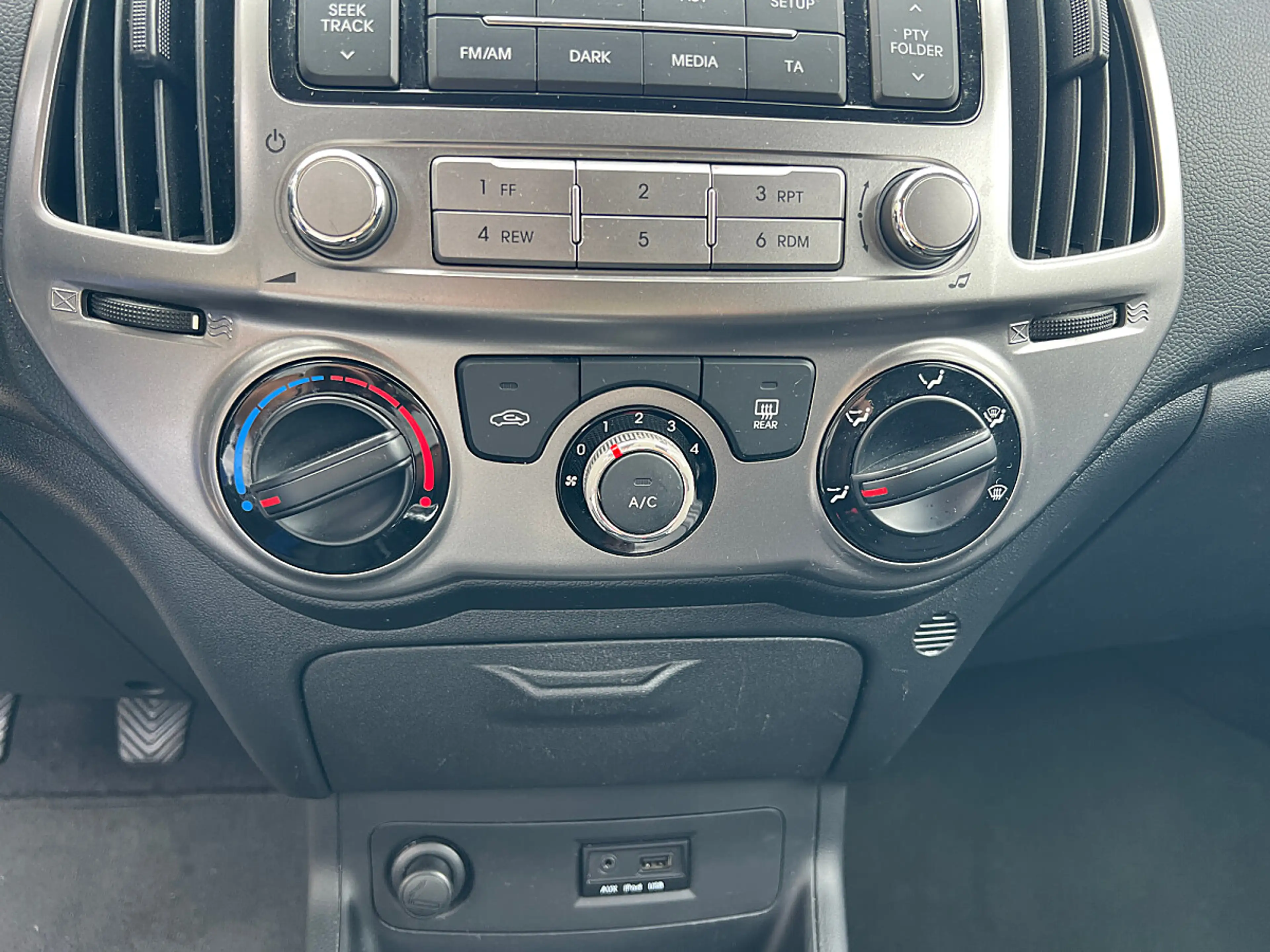 Hyundai i20 1.2 · nur 67.000 km · Klimaanlage · Tempomat · ... — photo 15