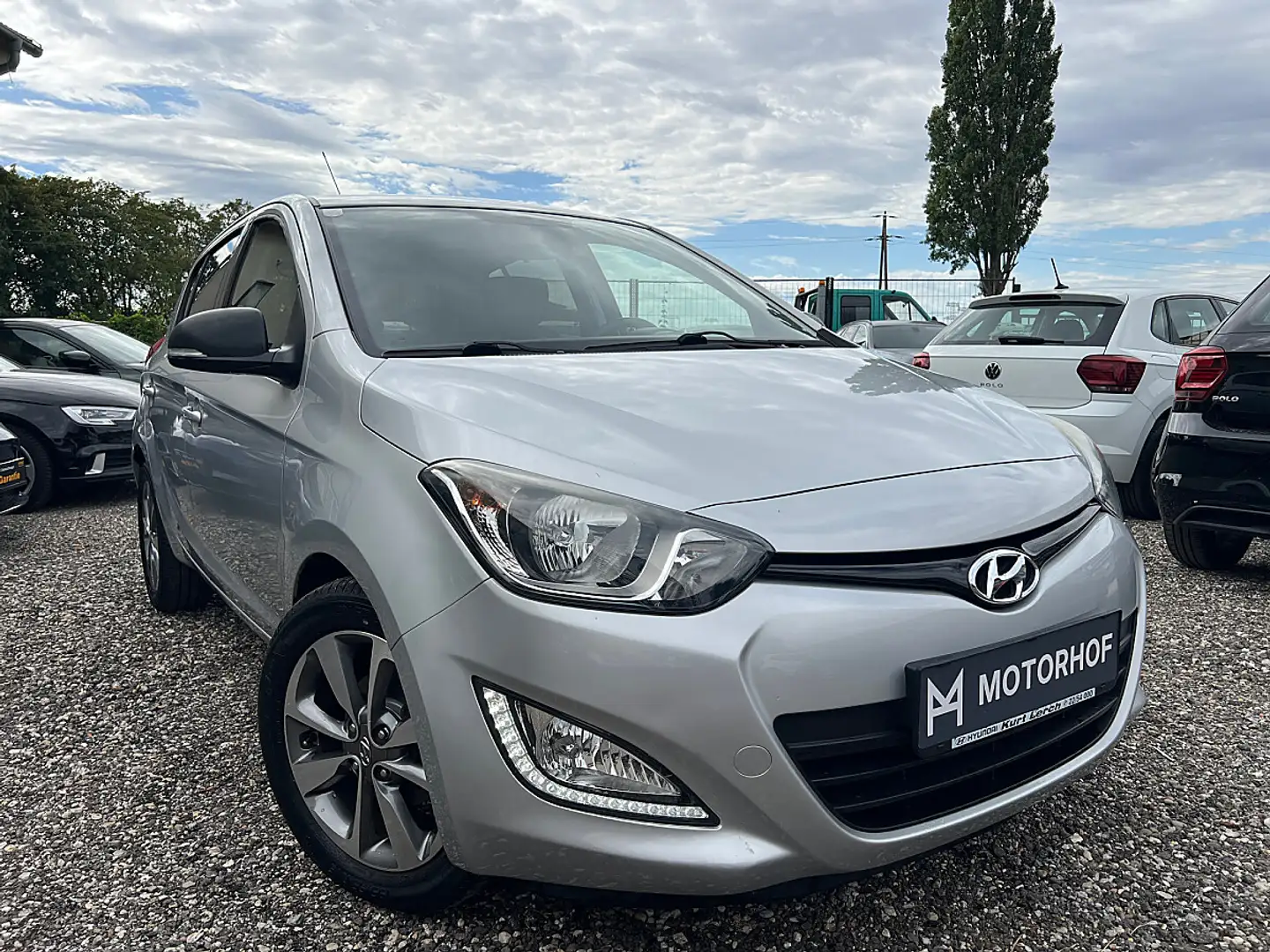 Hyundai i20 1.2 · nur 67.000 km · Klimaanlage · Tempomat · ... Silber - 1
