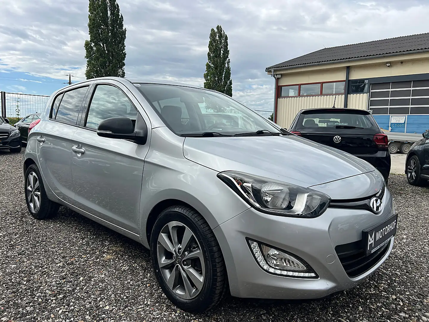 Hyundai i20 1.2 · nur 67.000 km · Klimaanlage · Tempomat · ... Silber - 2