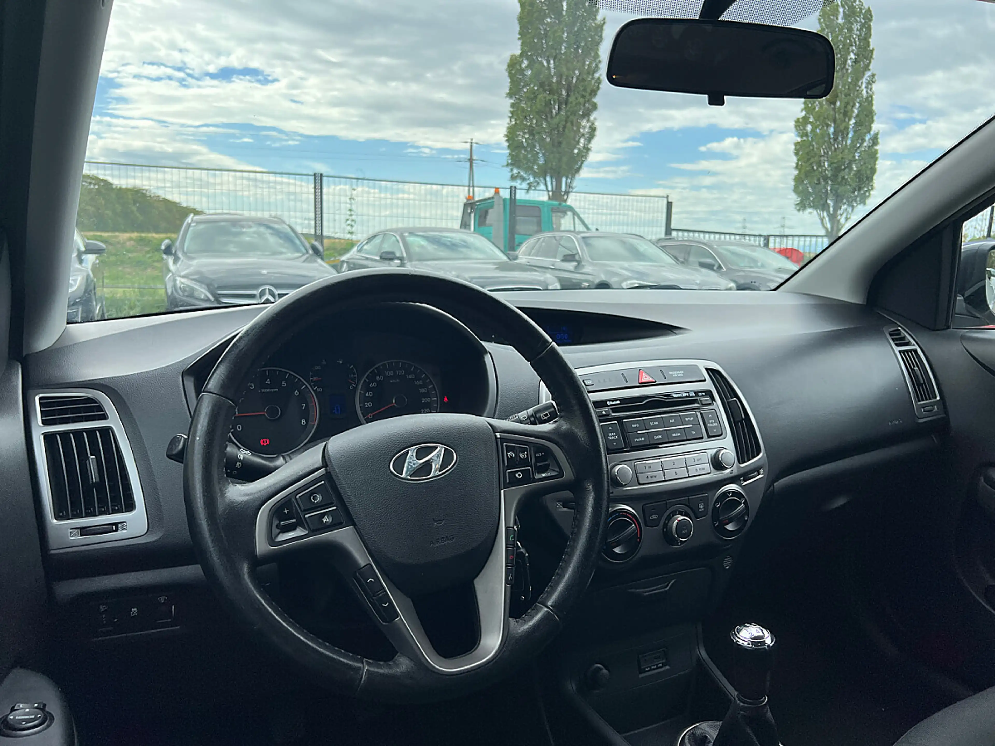 Hyundai i20 1.2 · nur 67.000 km · Klimaanlage · Tempomat · ... — photo 8