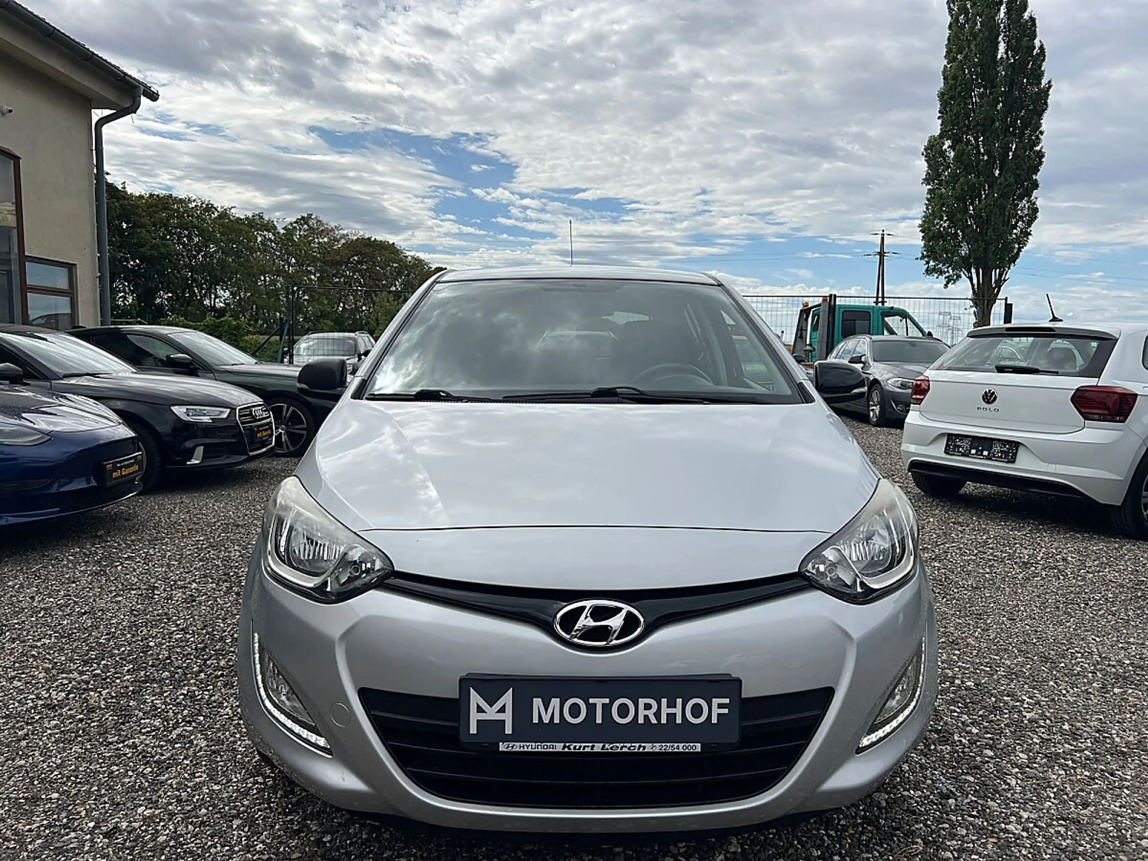 Hyundai i20 1.2 · nur 67.000 km · Klimaanlage · Tempomat · ... — photo 3