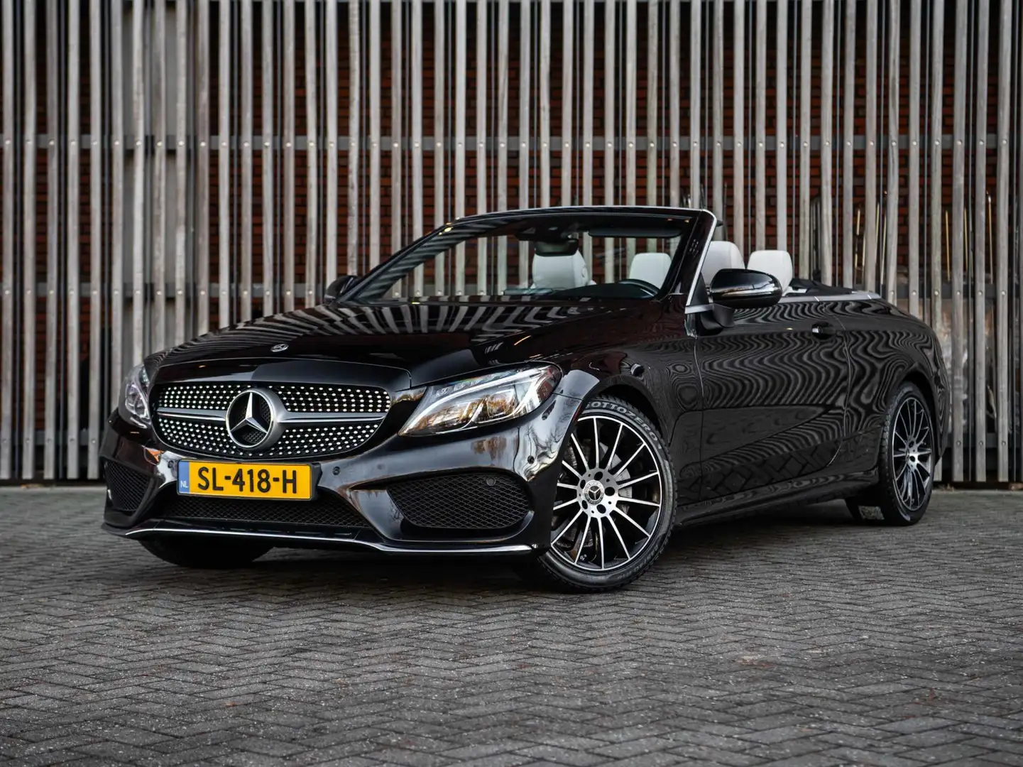 Mercedes-Benz C 200 Cabrio 184pk AUT. AMG |1e EIG.| LED|Airscarf|Camer Zwart - 1