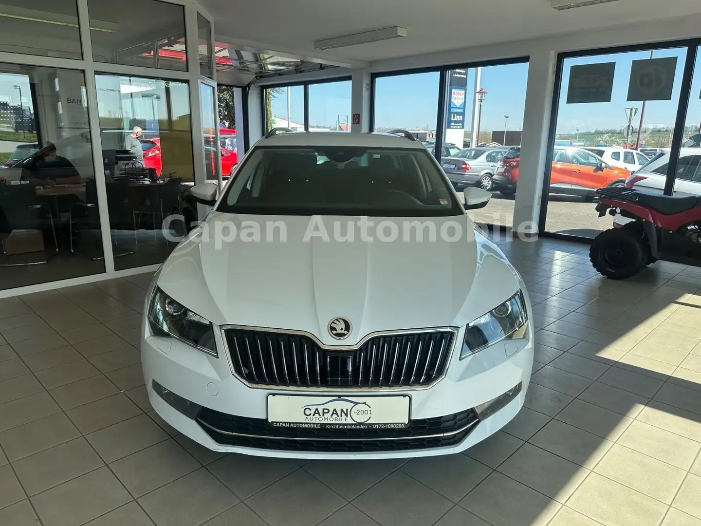 Skoda Superb Combi Ambition 4x4 Automatik/Navi/EURO6 Weiß - 2