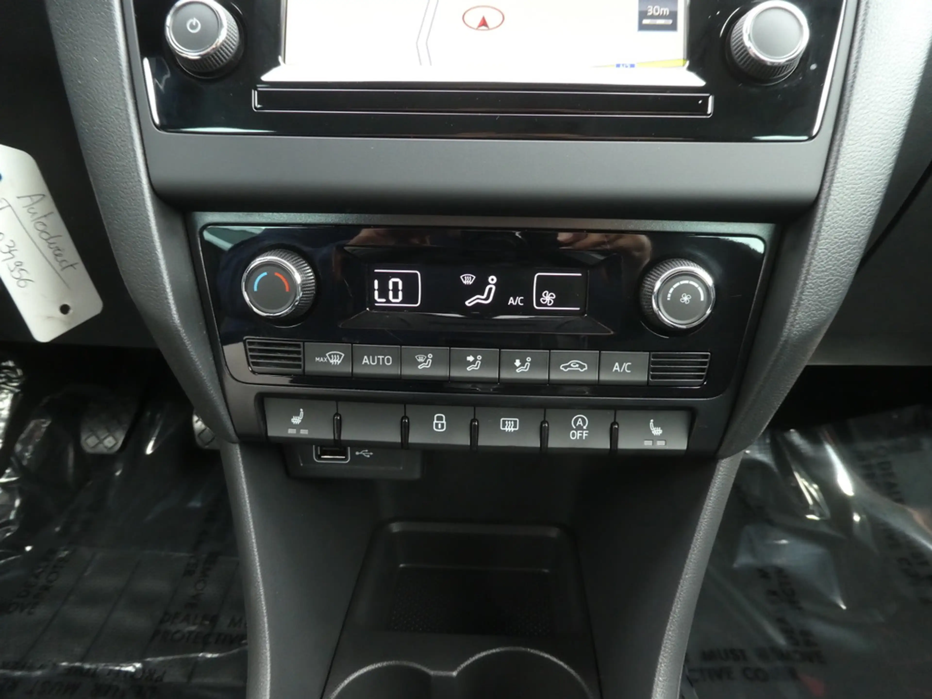 Skoda Rapid/Spaceback 1.0 TSI Ambition Navi, Airco, Carplay, Jantes, PDC — photo 12