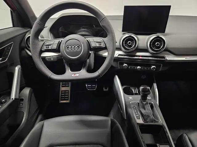 Audi Q2 view 7