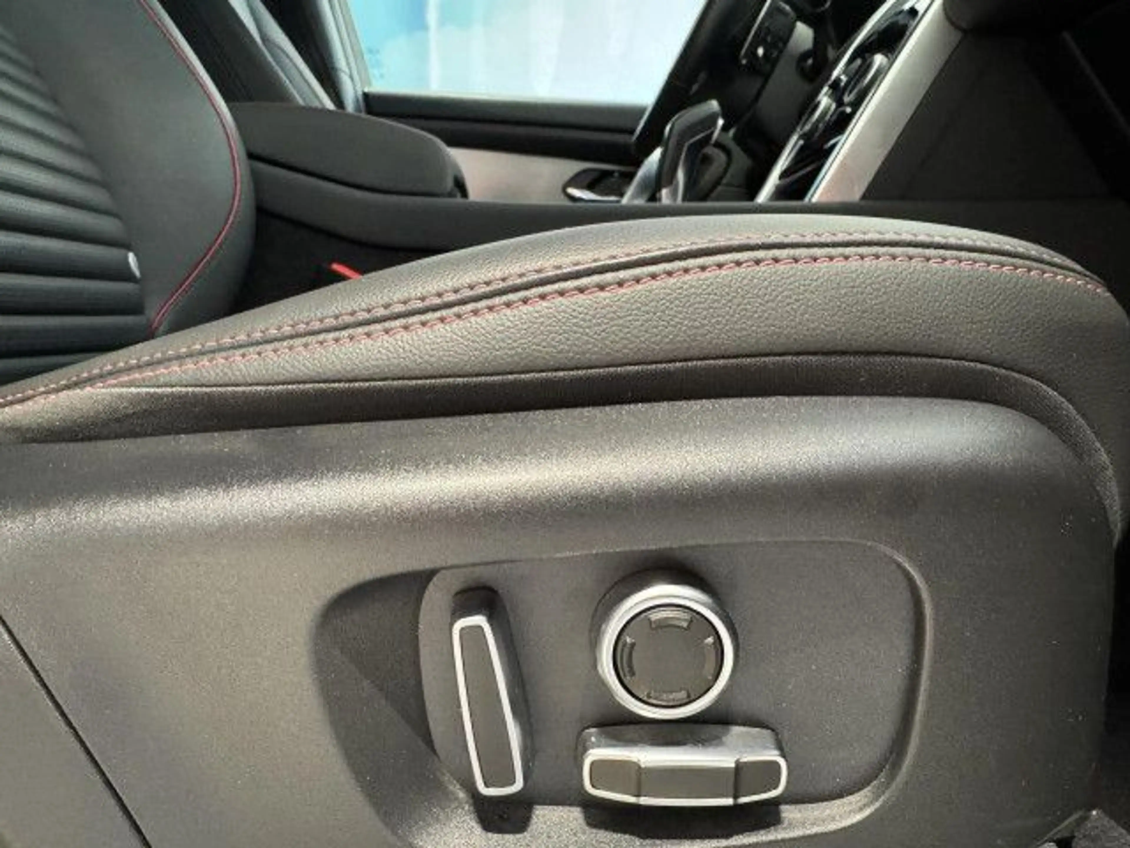 Land Rover Discovery Sport D200 R-Dyn SE Winter Paket AHK LED — photo 15