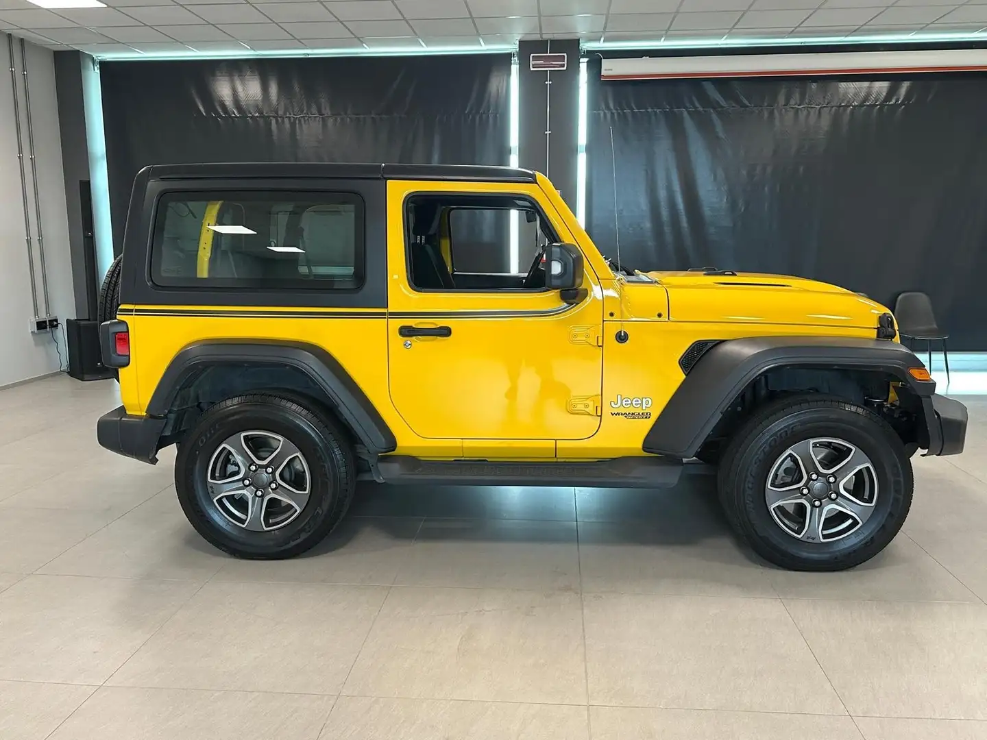 Jeep Wrangler Wrangler 2.2 Mjt II Sport Geel - 2