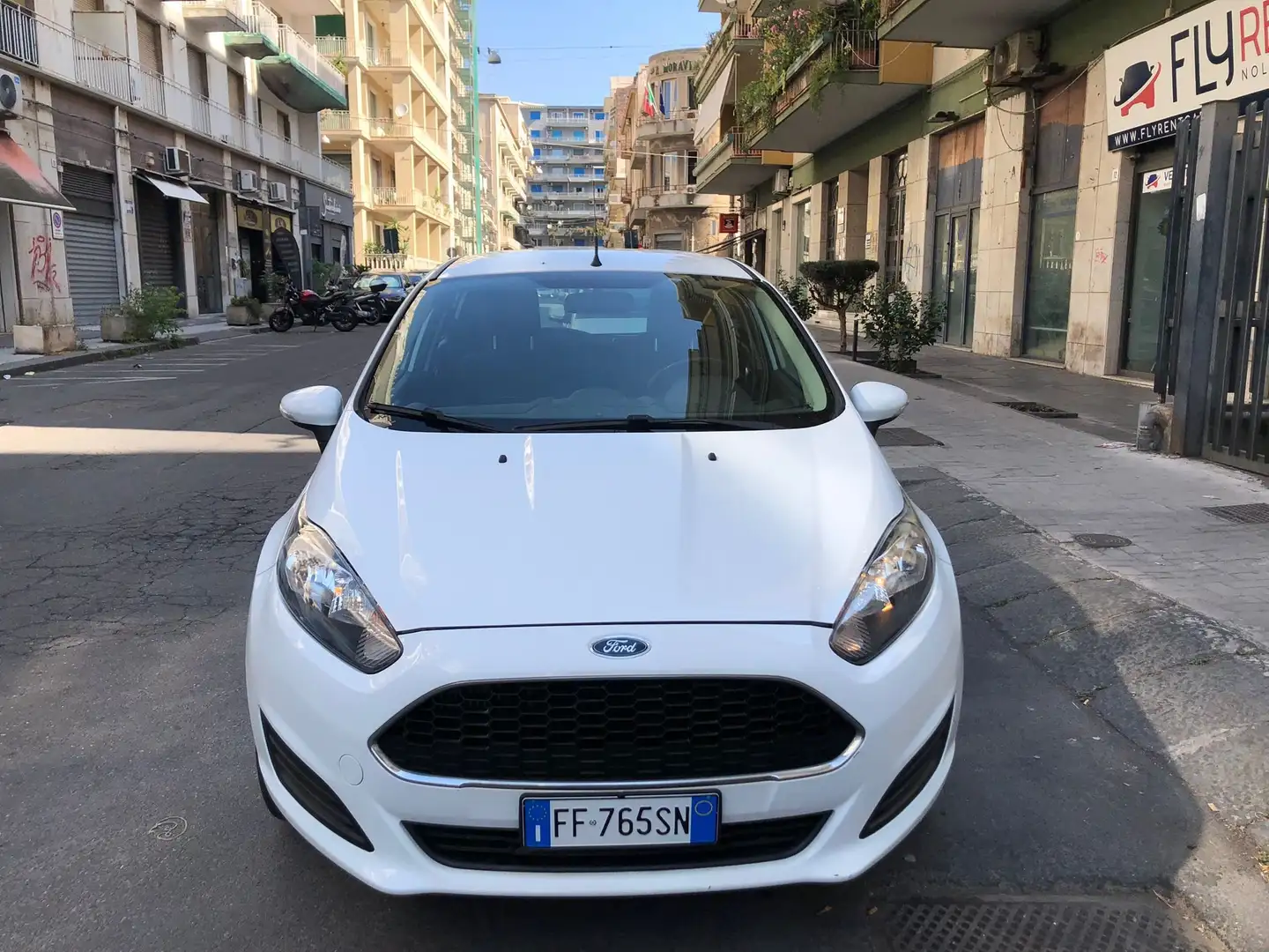 Ford Fiesta Fiesta 5p 1.5 tdci Business 75cv E6 Blanco - 2