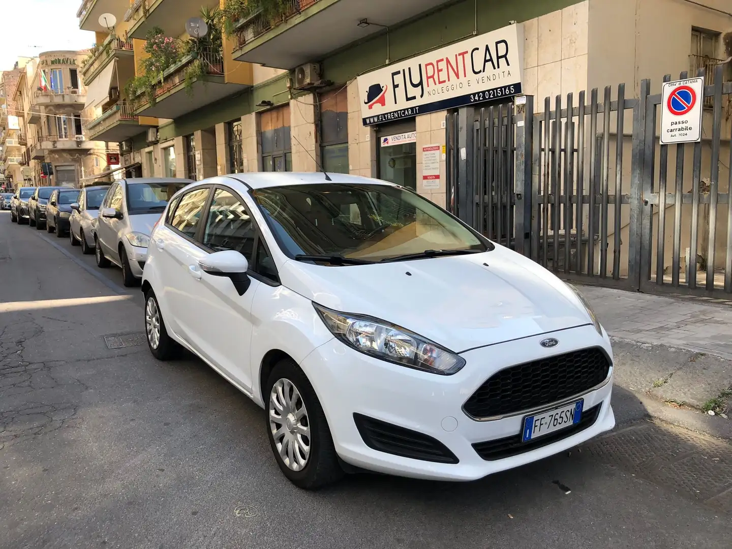 Ford Fiesta Fiesta 5p 1.5 tdci Business 75cv E6 Blanco - 1