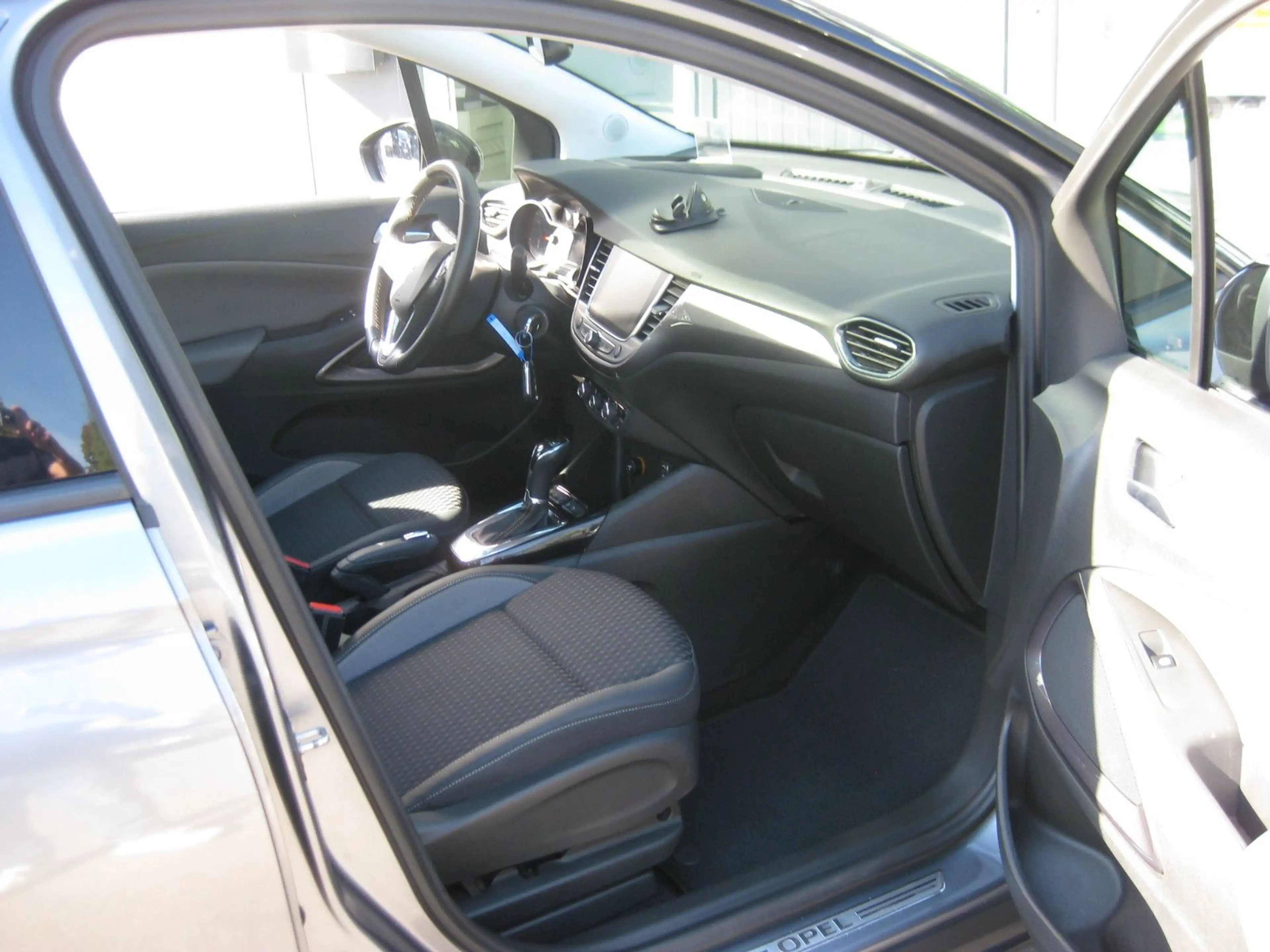 Opel Crossland X Innovation — photo 10