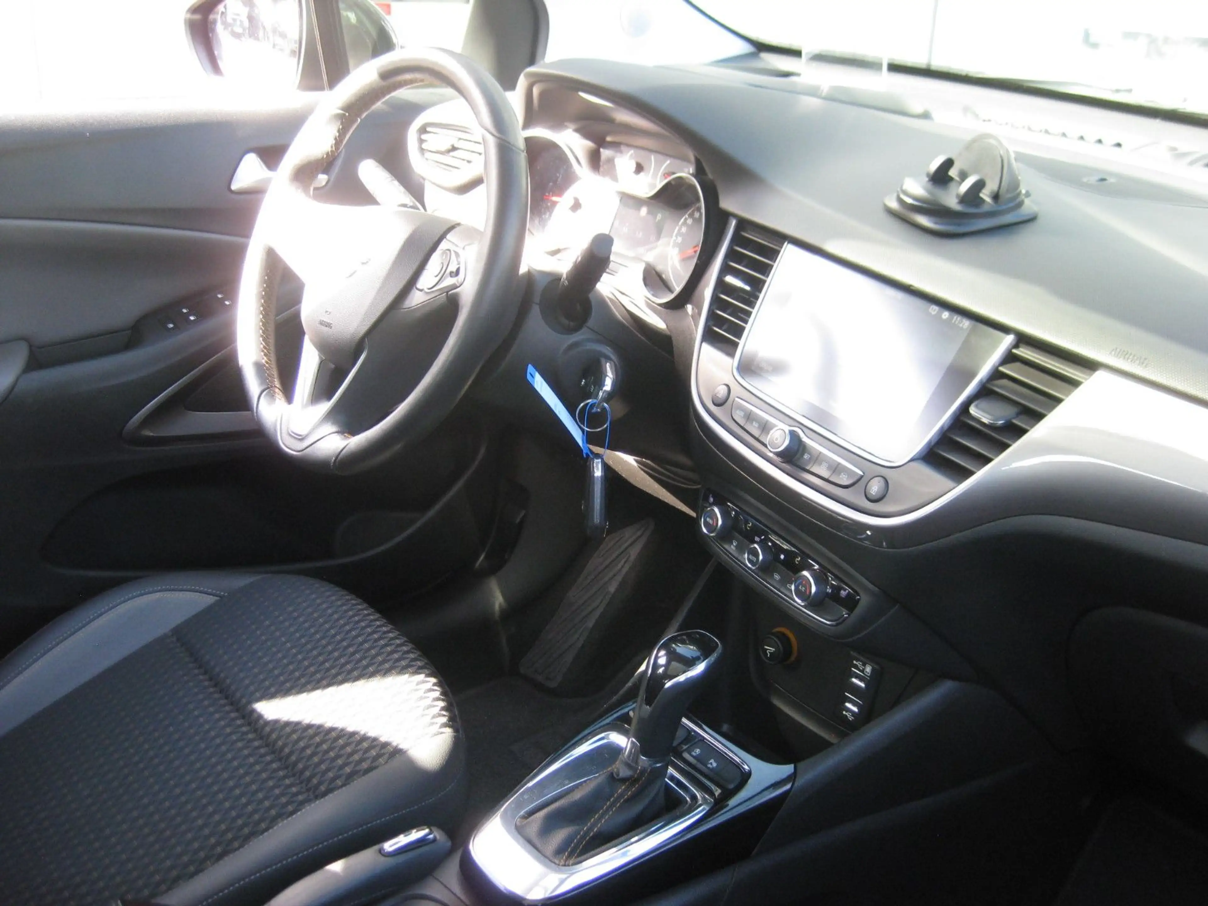 Opel Crossland X Innovation — photo 9