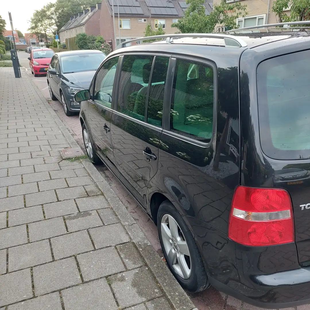 Volkswagen Touran Touran 2.0-16V FSI Highline Black - 1
