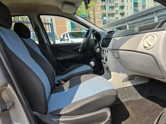 Fiat Punto view 5