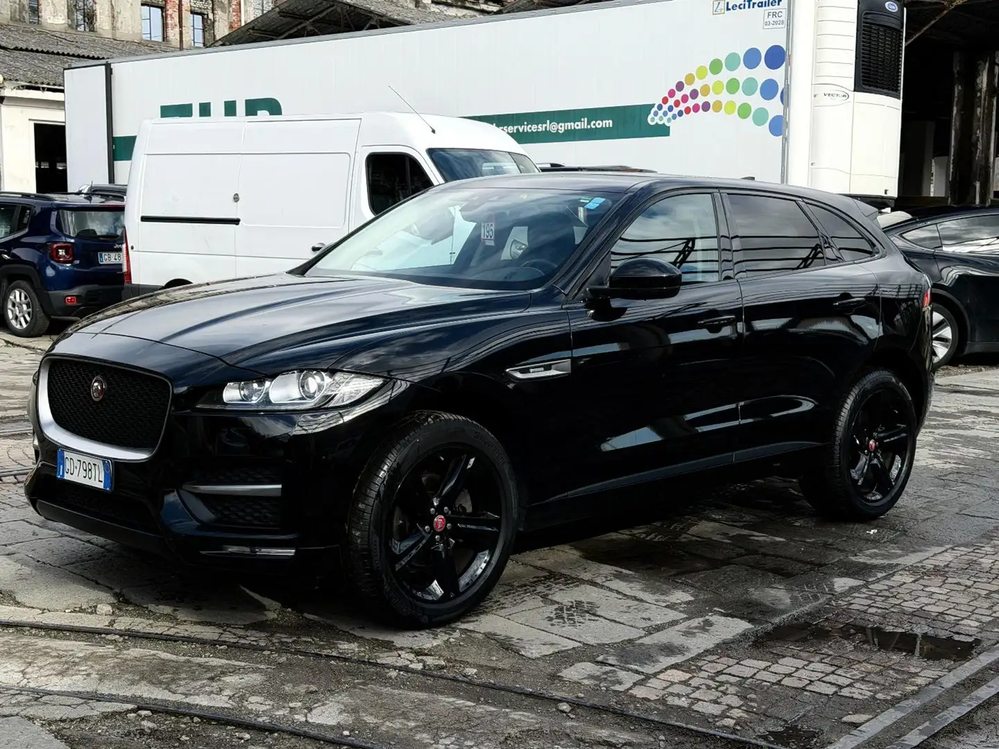Jaguar F-Pace 2.0 D 180 CV aut. R-Sport Noir - 1