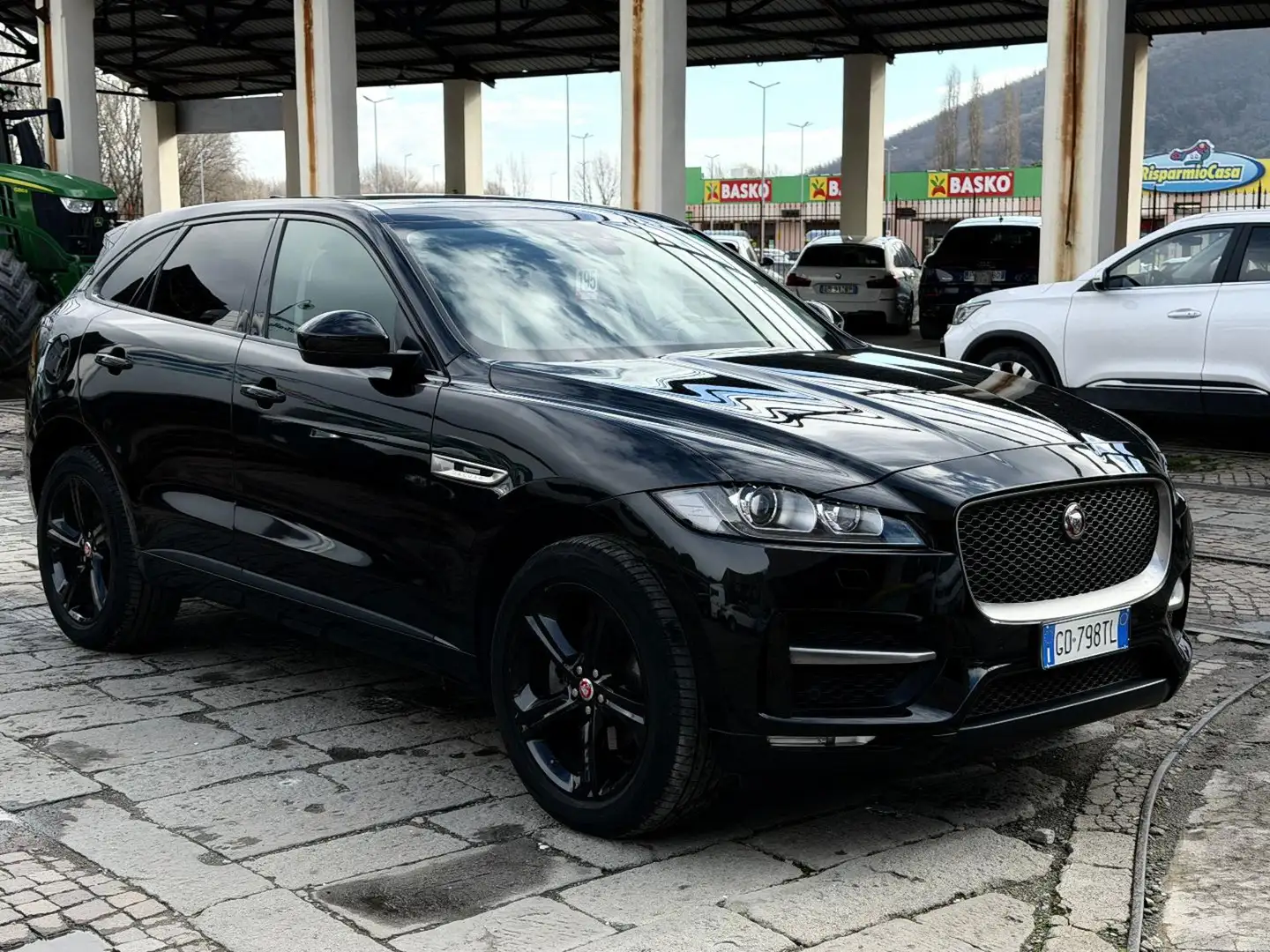 Jaguar F-Pace 2.0 D 180 CV aut. R-Sport Noir - 2
