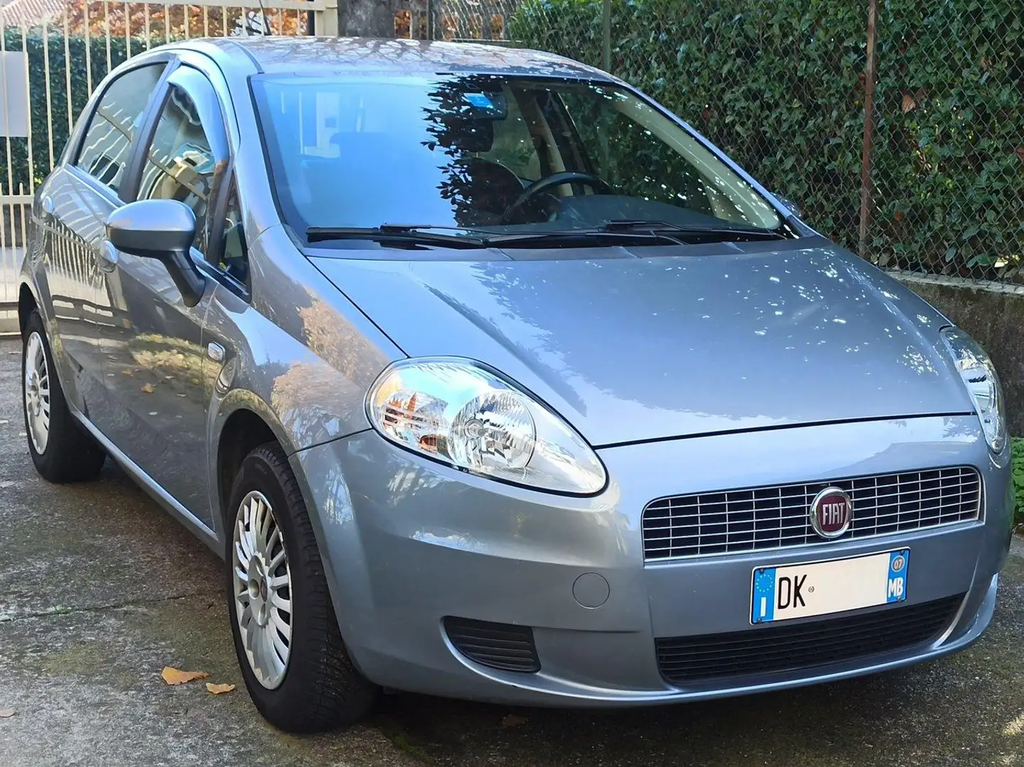 Fiat Grande Punto 5p 1.4 Active c/clima 77cv Grigio - 1