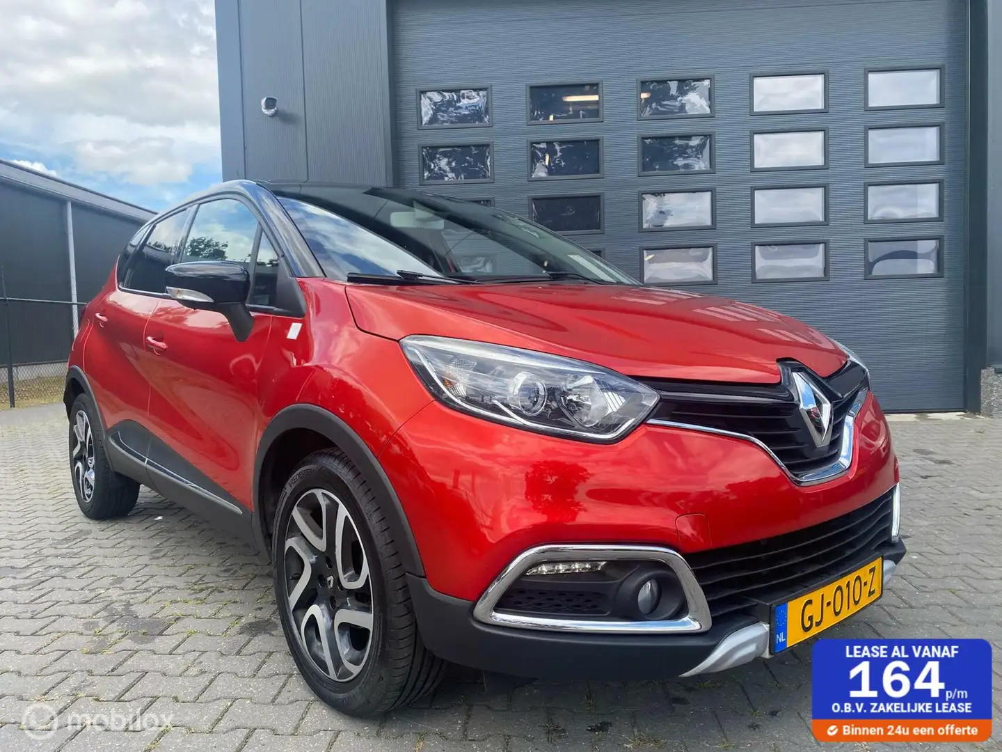 Renault Captur 0.9 TCe Helly Hansen / 5 deurs / 67DKM / NAP! Rood - 1