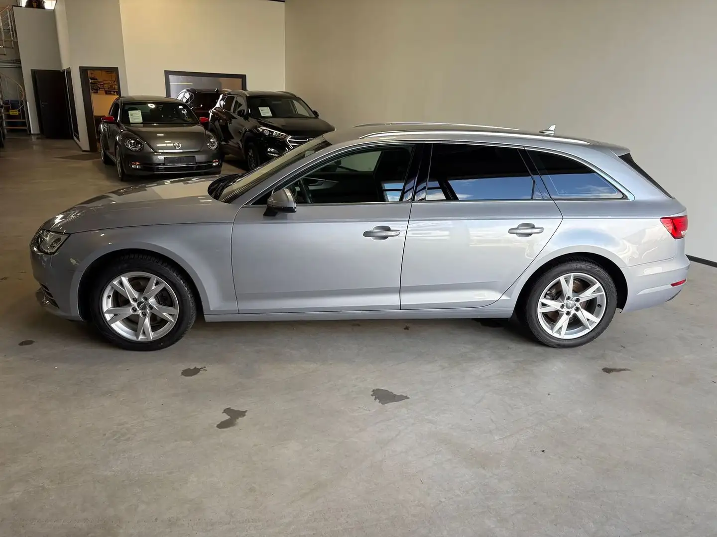 Audi A4 sport PDC NAVI TEMPOMAT SHZ Silber - 2