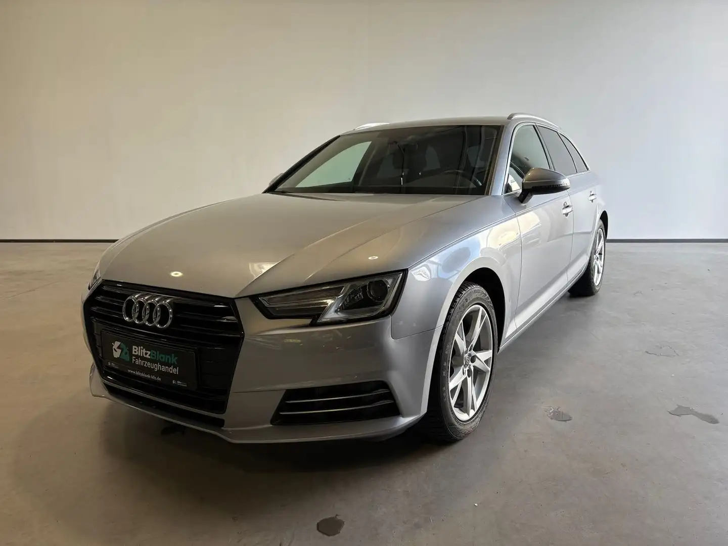 Audi A4 sport PDC NAVI TEMPOMAT SHZ Silber - 1