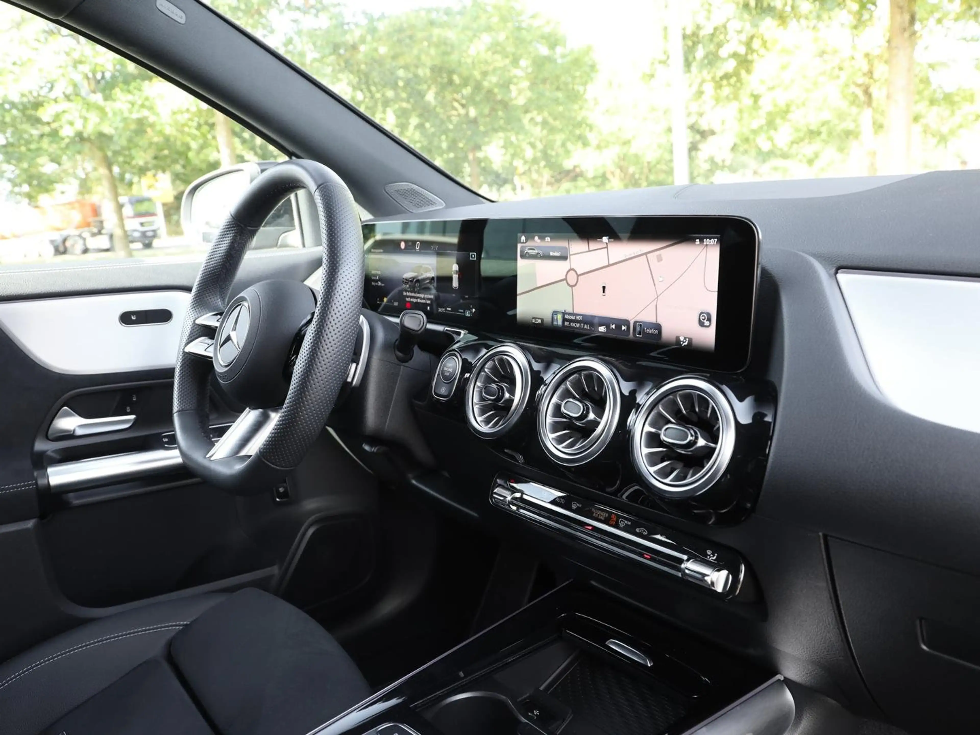 Mercedes-Benz GLA 200 AMG Line Night Special-Edition Rückfahrk — photo 7