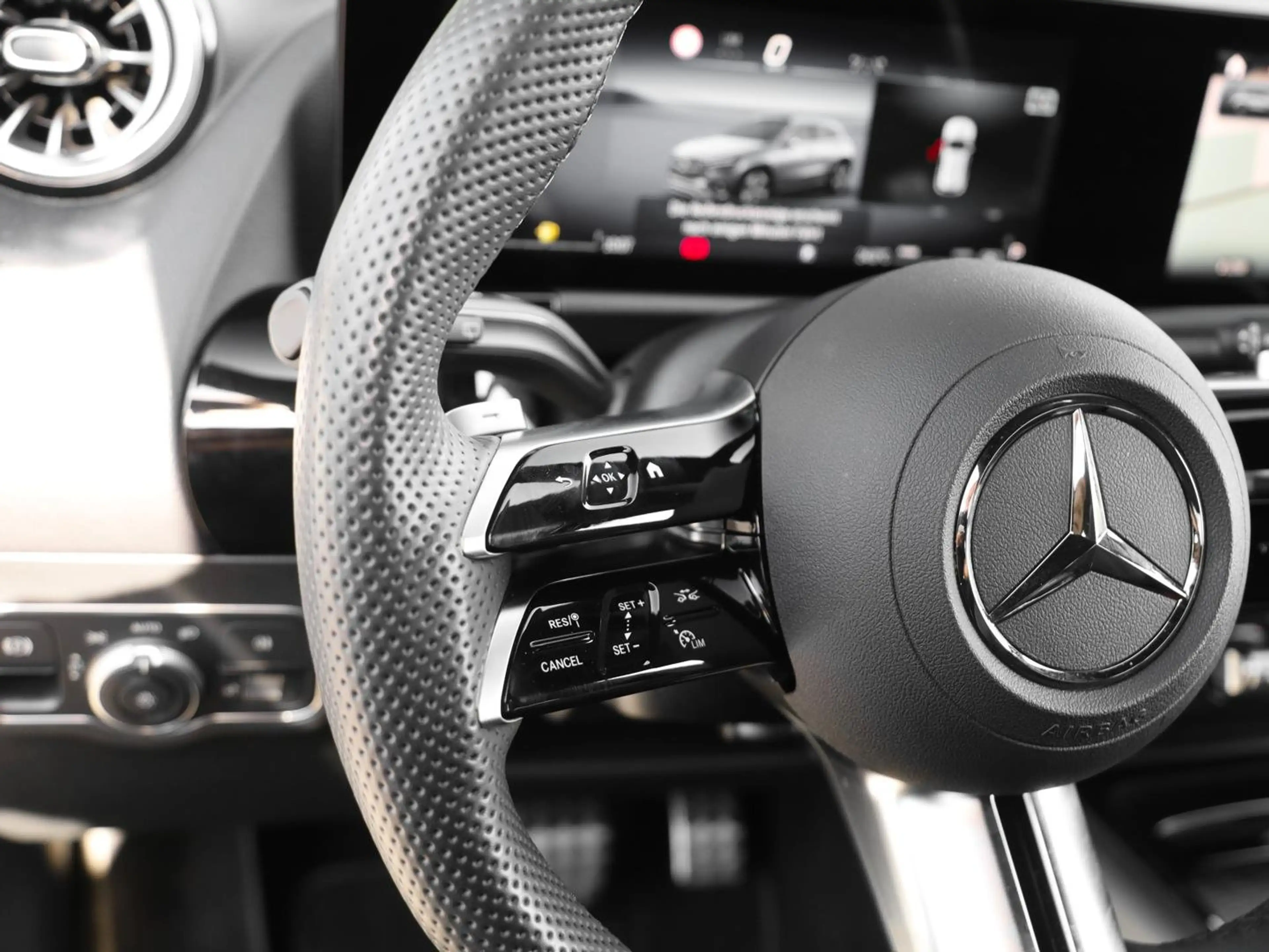 Mercedes-Benz GLA 200 AMG Line Night Special-Edition Rückfahrk — photo 14