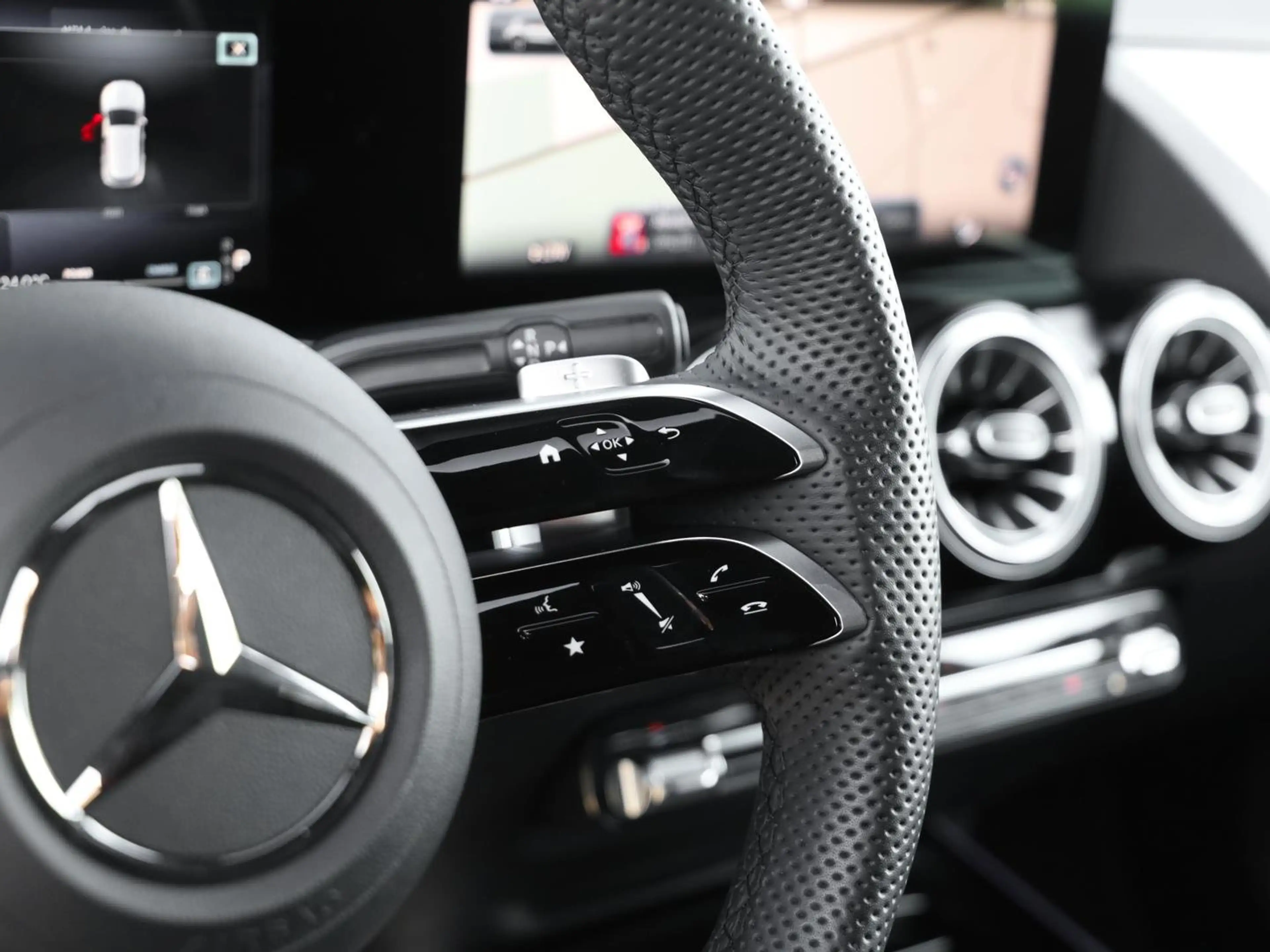 Mercedes-Benz GLA 200 AMG Line Night Special-Edition Rückfahrk — photo 15