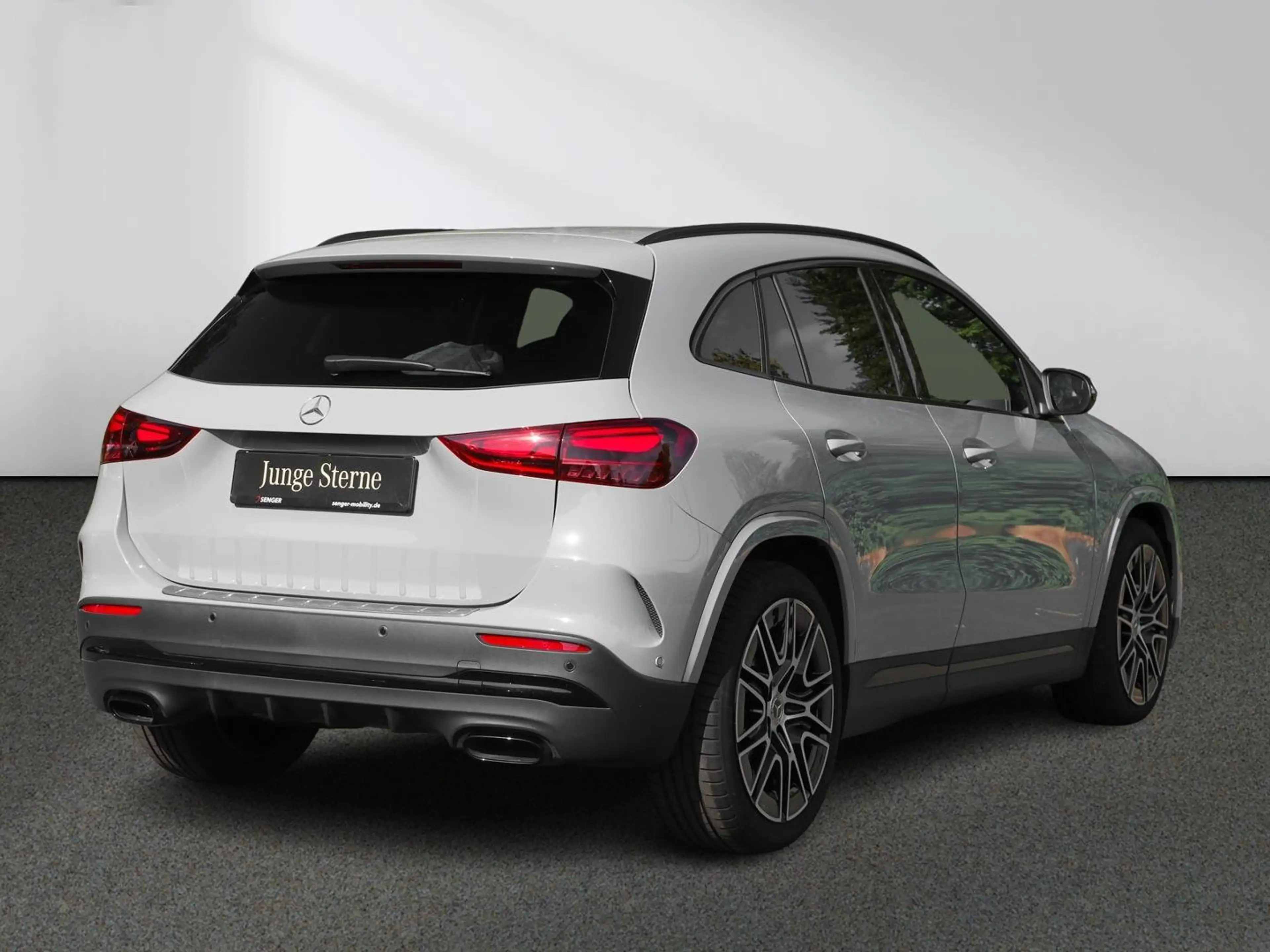 Mercedes-Benz GLA 200 AMG Line Night Special-Edition Rückfahrk — photo 3