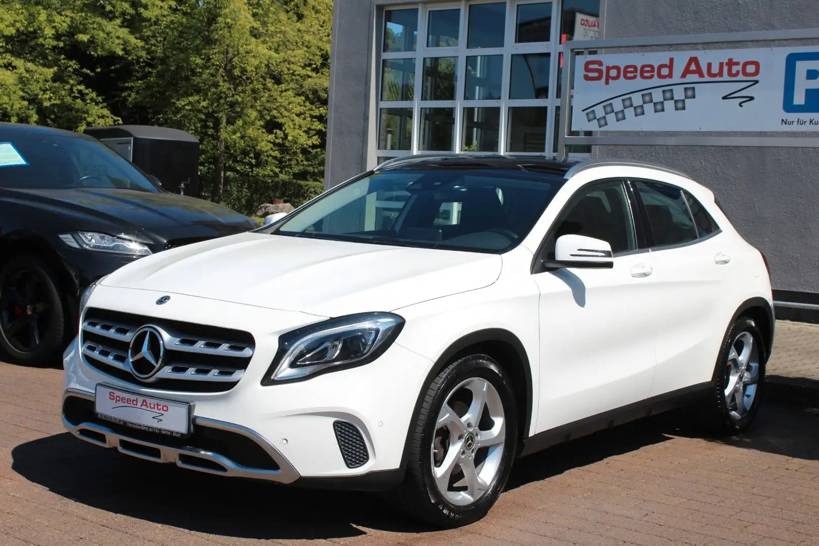 Mercedes-Benz GLA 200 Urban/PANORAMA/LED High/KAMERA/PDC/18ZOL Weiß - 1