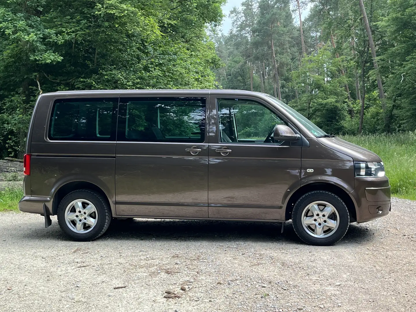 Volkswagen T5 Multivan Comfortline 8fach bereift mit neuem TÜV! Braun - 1
