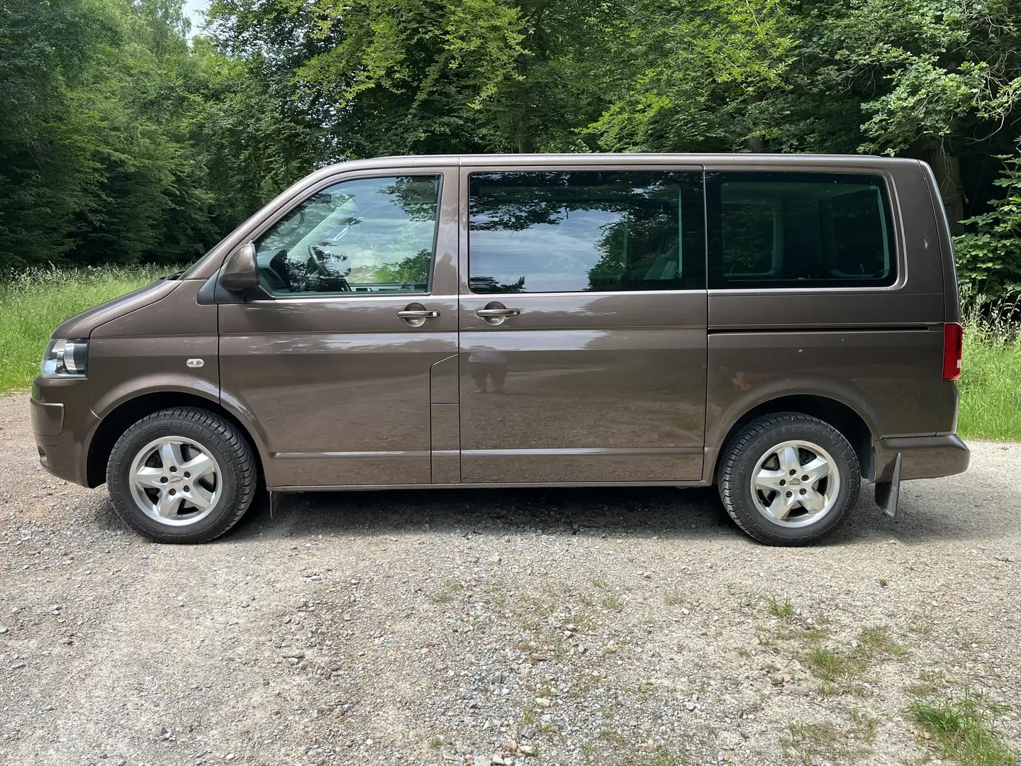 Volkswagen T5 Multivan Comfortline 8fach bereift mit neuem TÜV! Braun - 2